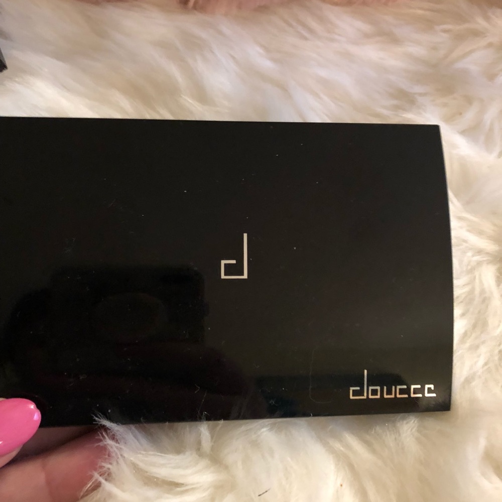 Doucce eyeshadow palette with bronzer too - Picture 3 of 4